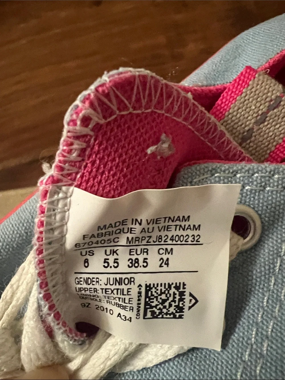 Converse junior women Low Top Canvas Sneakers in Light Blue and Hot Pink